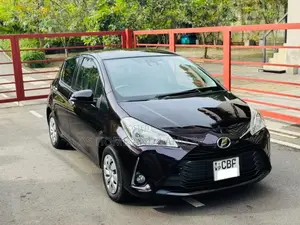 Toyota Vitz 2018 Car (Used)
