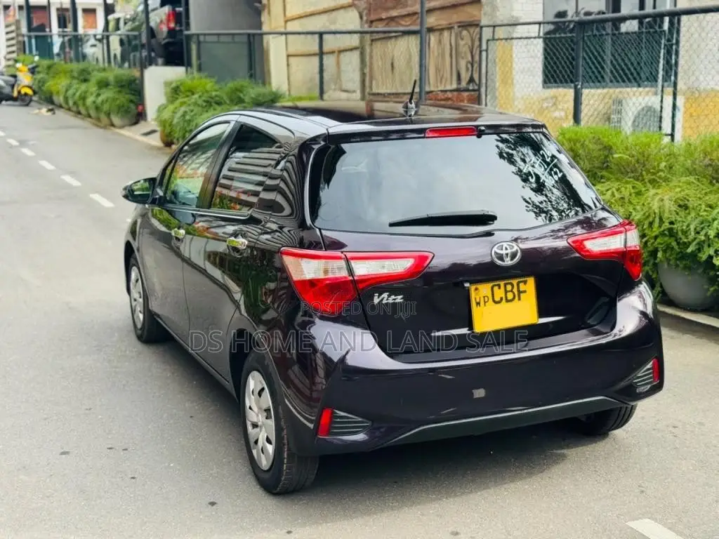 Toyota Vitz 2018 Car (Used)