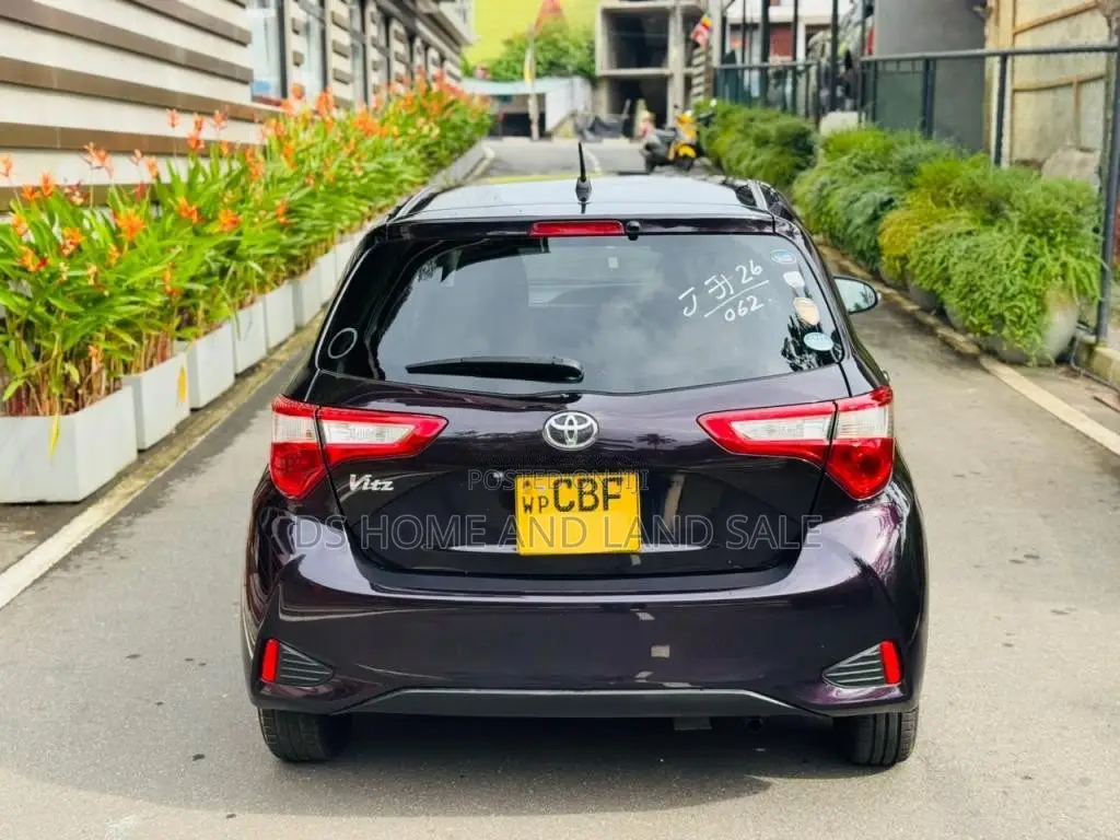 Toyota Vitz 2018 Car (Used)