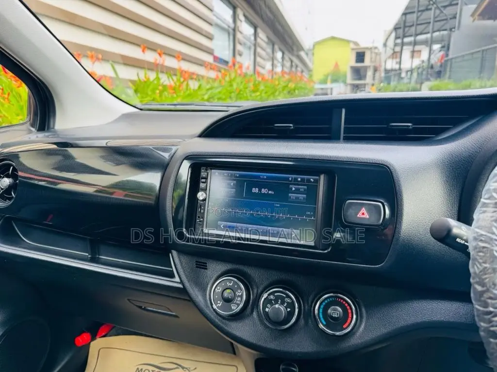 Toyota Vitz 2018 Car (Used)