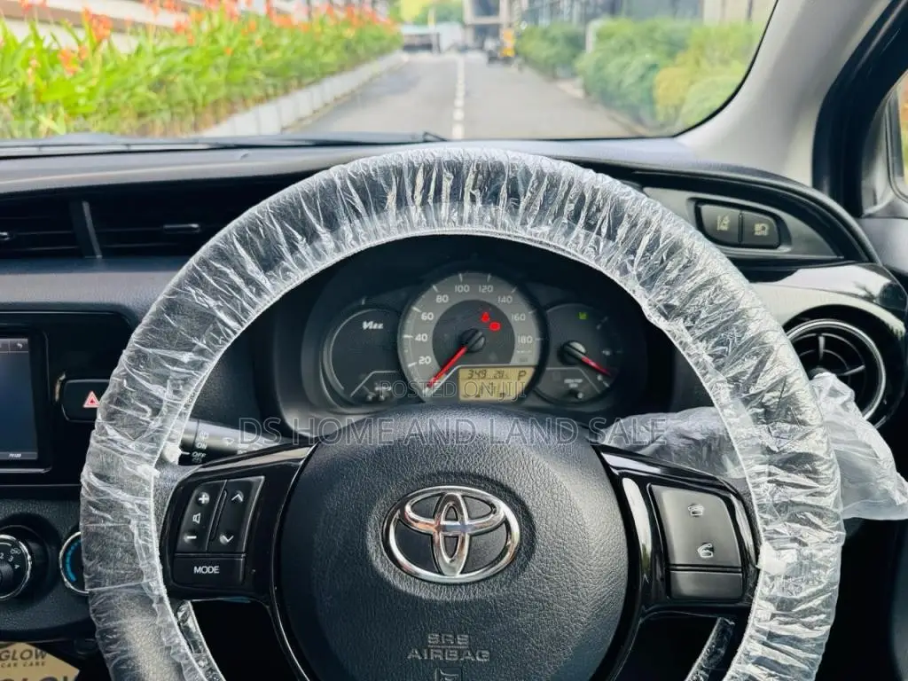Toyota Vitz 2018 Car (Used)