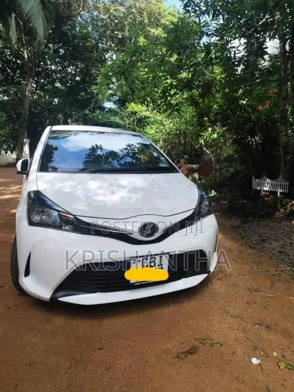 Toyota Vitz 2016 Car (Used)