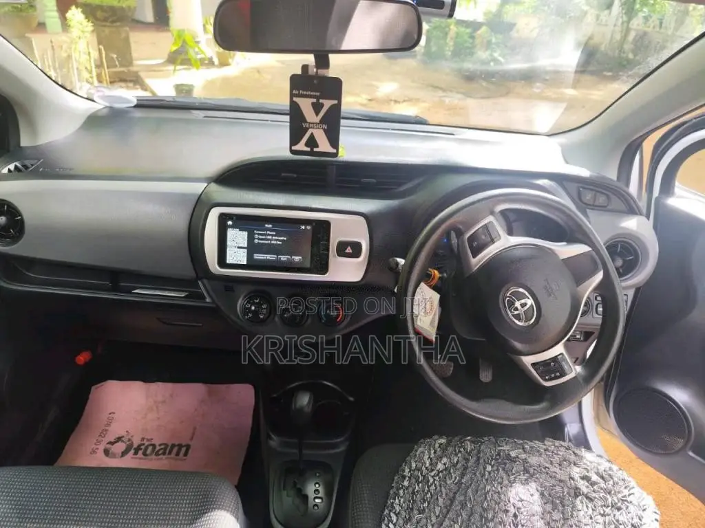 Toyota Vitz 2016 Car (Used)