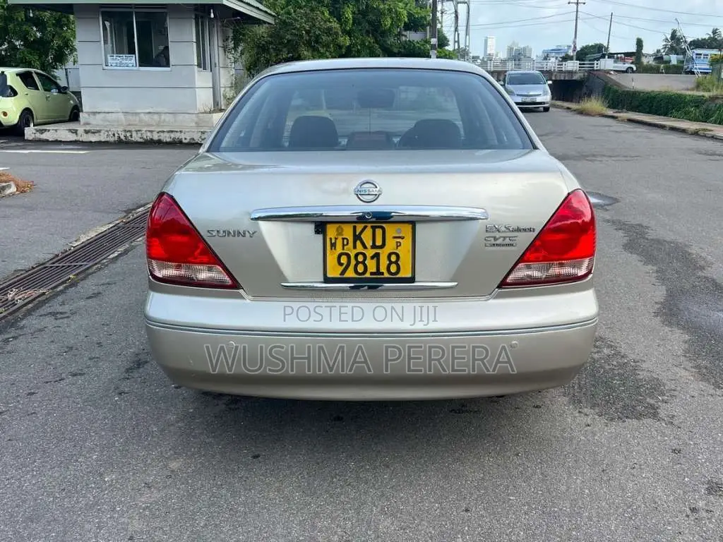 Nissan N17 2003 Car (Used)