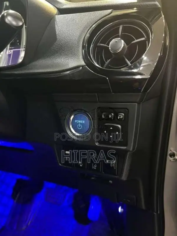 Toyota Axio 2018 Car (Used)