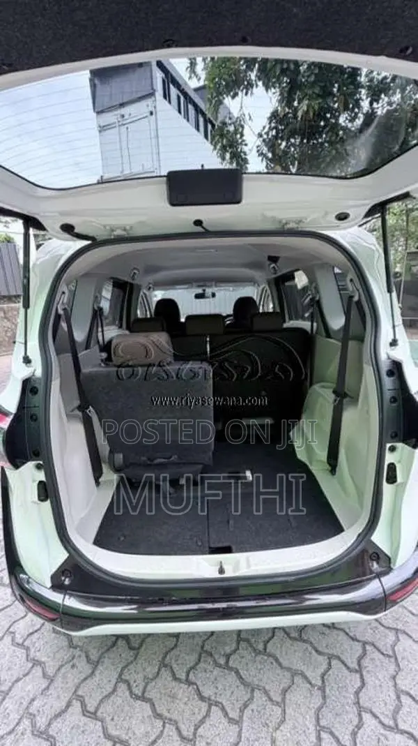 Toyota Sienta 2016 Car (Used)
