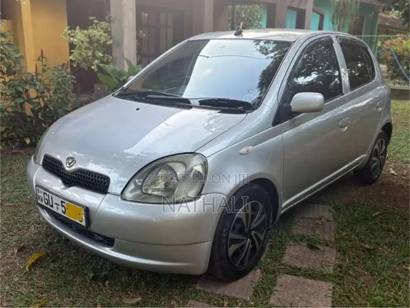 Toyota Vitz 1999 Car (Used)