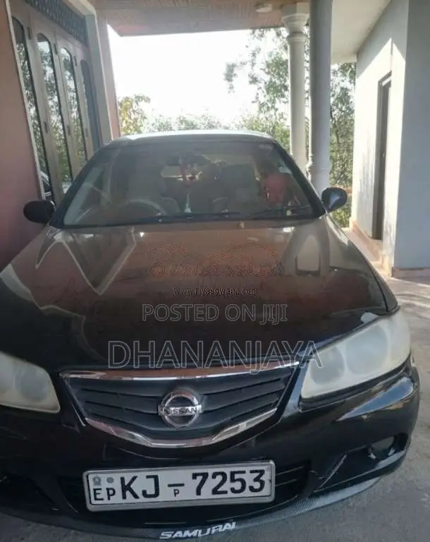 Nissan N17 2011 Car (Used)