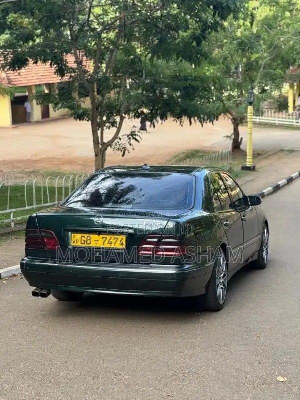 Mercedes-Benz - 2000 Car (Used)