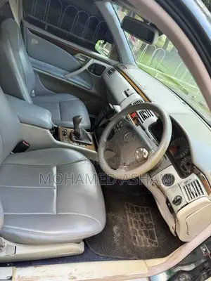 Mercedes-Benz - 2000 Car (Used)