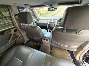 Mercedes-Benz - 2000 Car (Used)