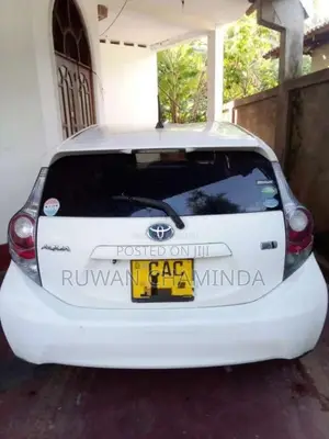 Toyota Aqua 2012 Car (Used)