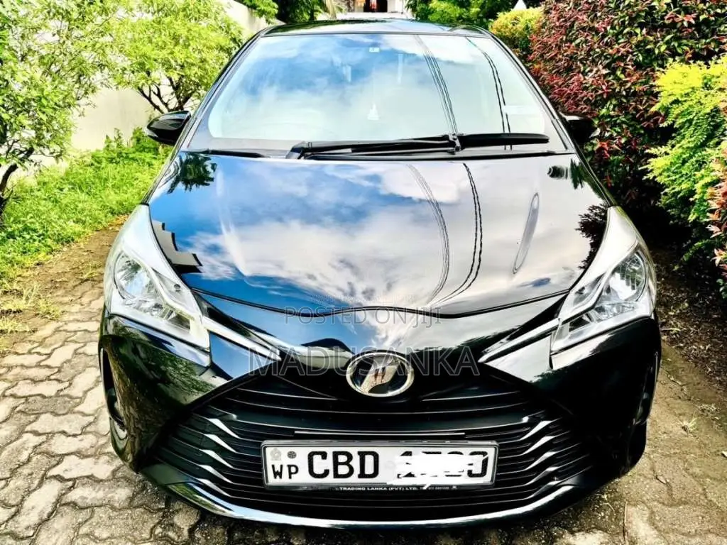 Toyota Vitz 2017 Car (Used)