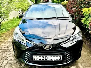 Toyota Vitz 2017 Car (Used)