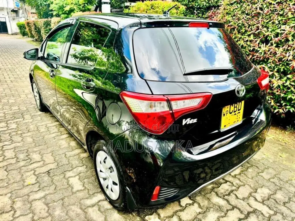 Toyota Vitz 2017 Car (Used)
