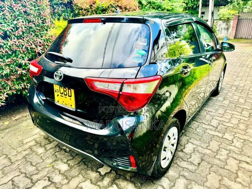 Toyota Vitz 2017 Car (Used)