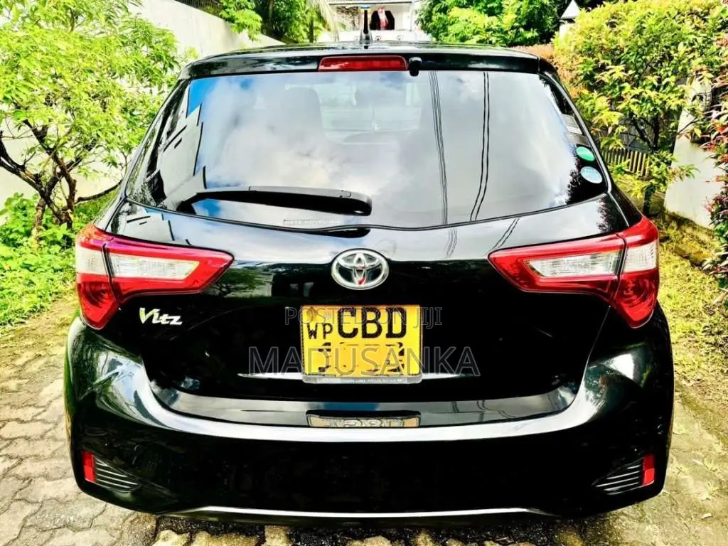 Toyota Vitz 2017 Car (Used)