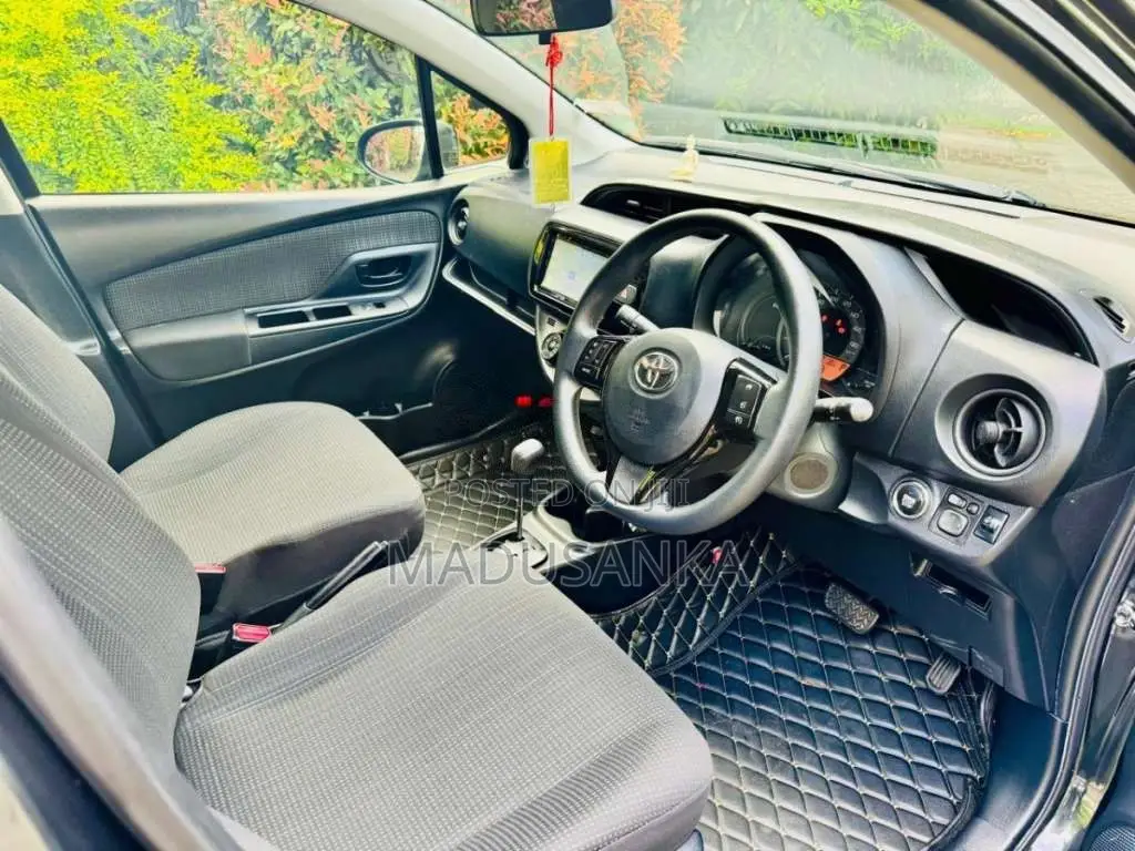Toyota Vitz 2017 Car (Used)