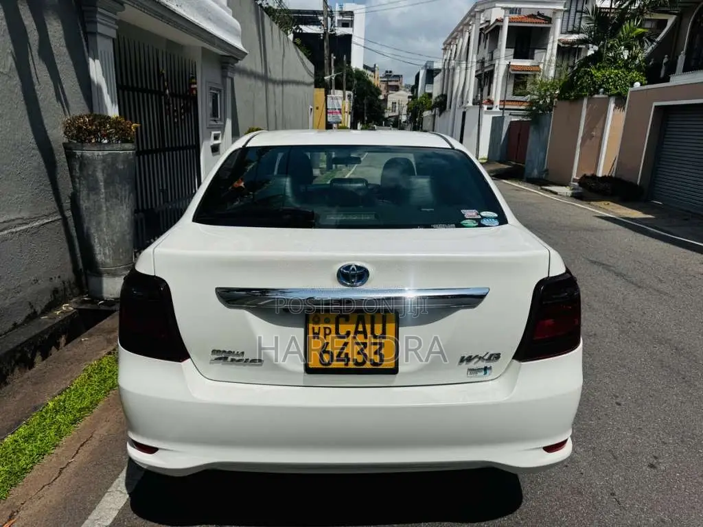 Toyota Axio 2017 Car (Used)