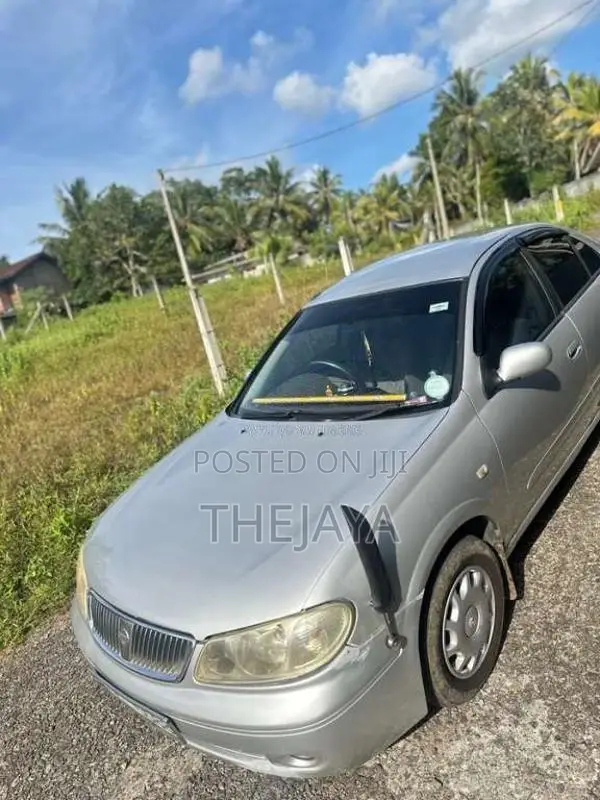 Nissan N16 2000 Car (Used)