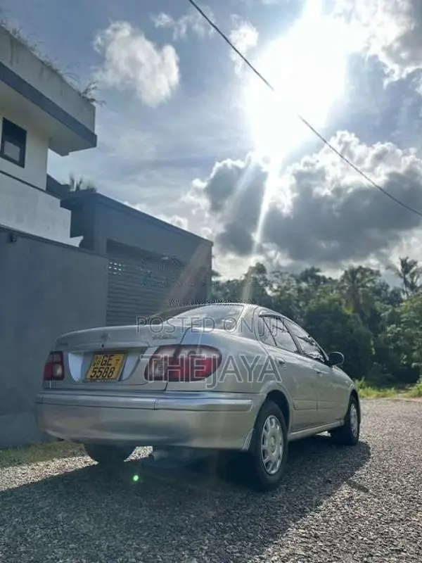 Nissan N16 2000 Car (Used)