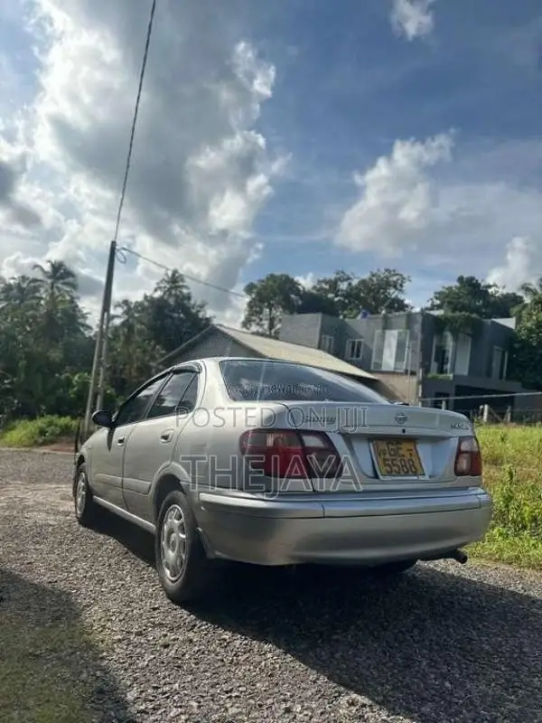 Nissan N16 2000 Car (Used)