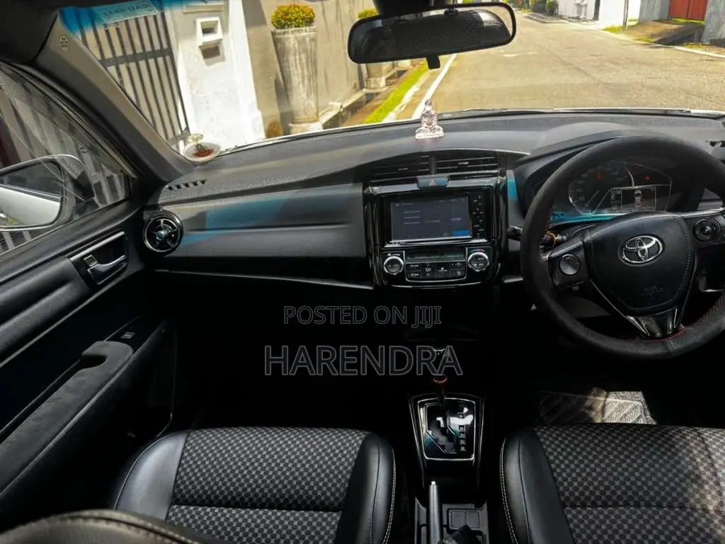 Toyota Axio 2017 Car (Used)
