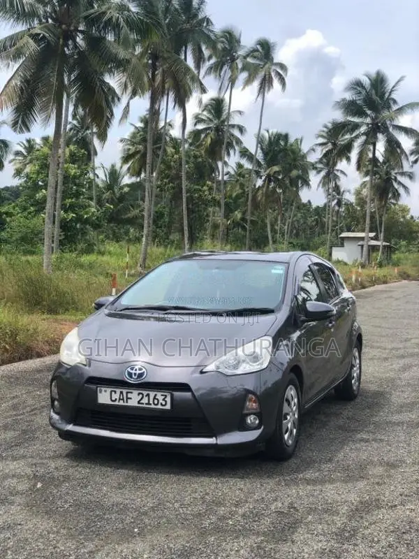 Toyota Aqua 2015 Car (Used)
