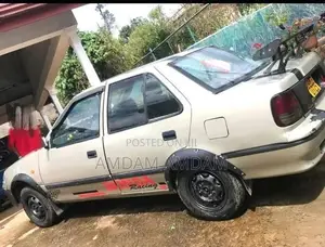 Suzuki Esteem 2000 Car (Used)
