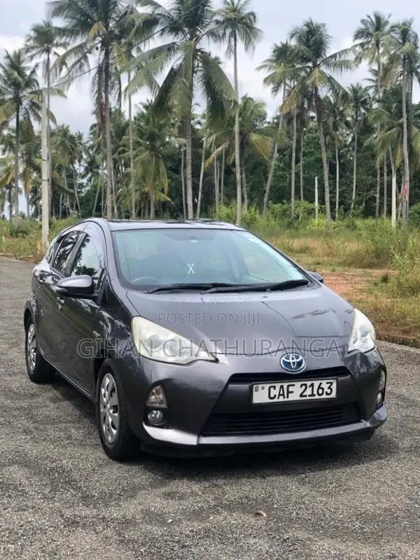 Toyota Aqua 2015 Car (Used)