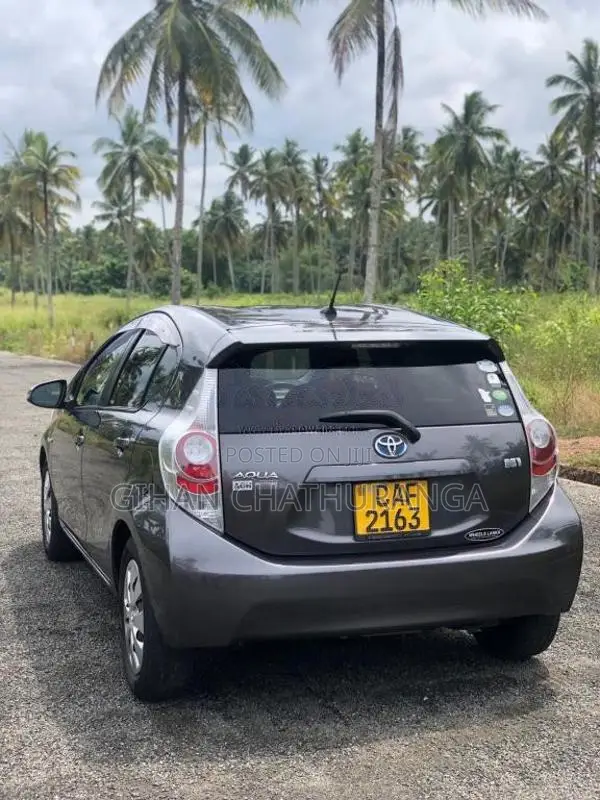 Toyota Aqua 2015 Car (Used)