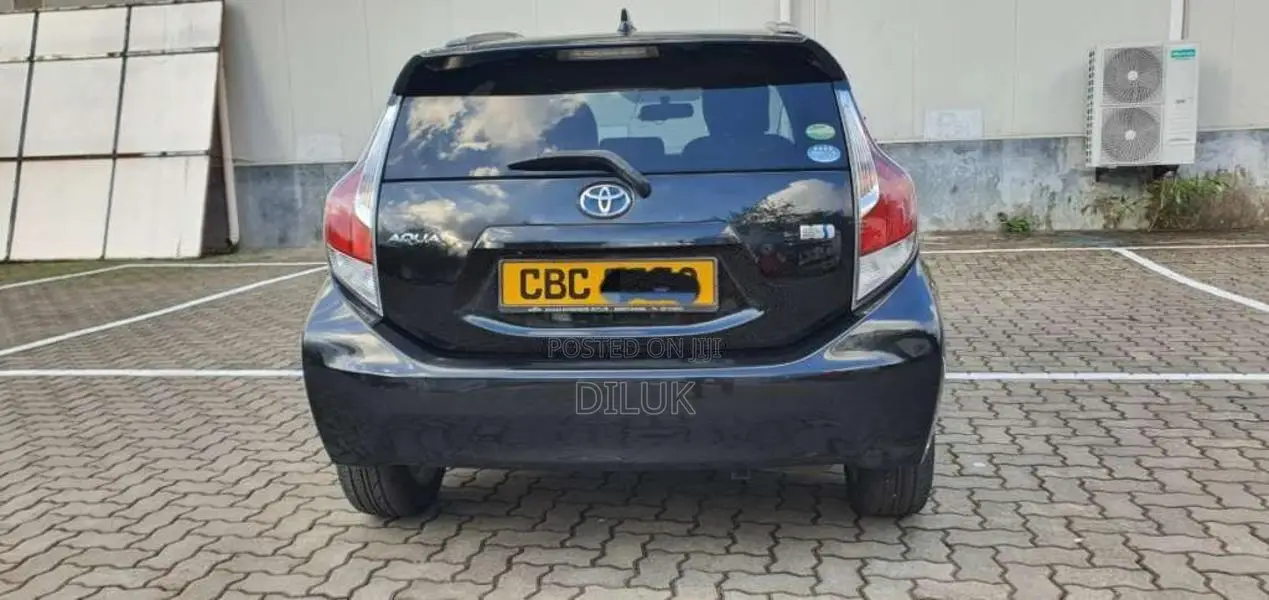 Toyota Aqua G Grade 2015 Car (Used)