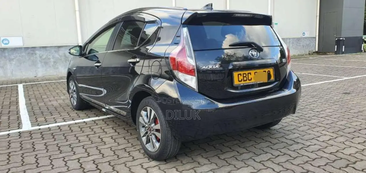Toyota Aqua G Grade 2015 Car (Used)