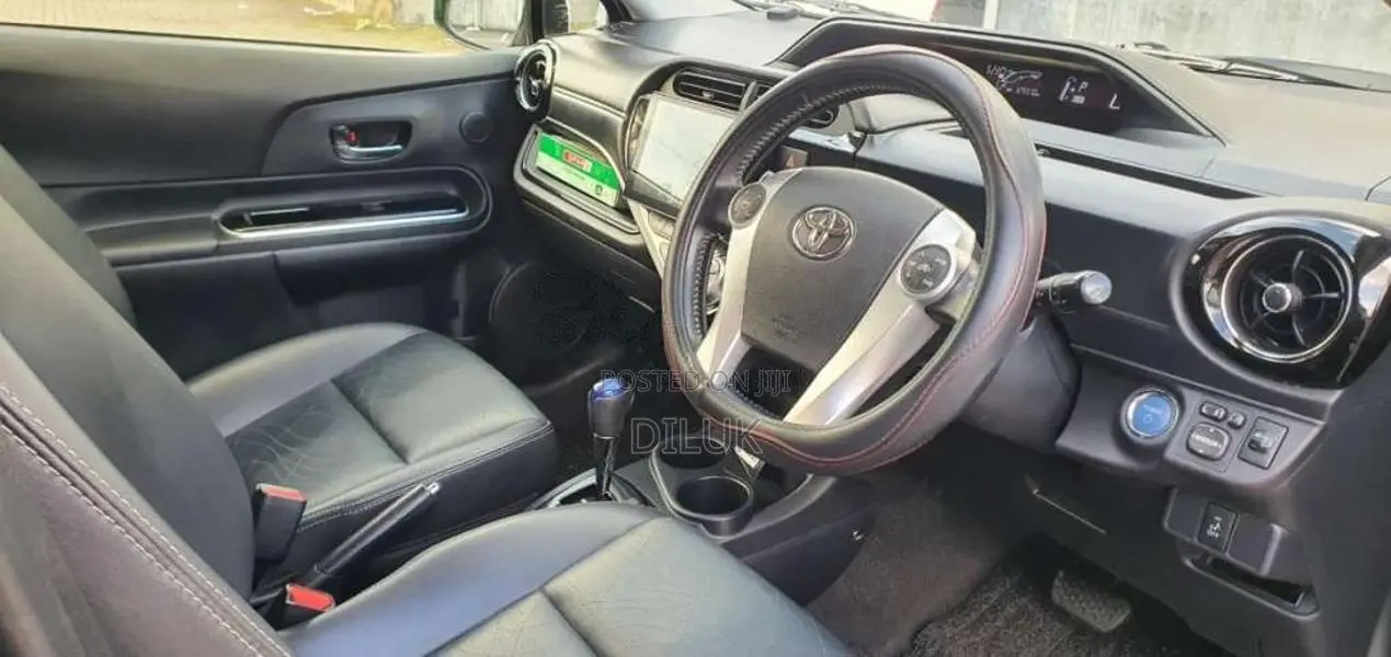 Toyota Aqua G Grade 2015 Car (Used)