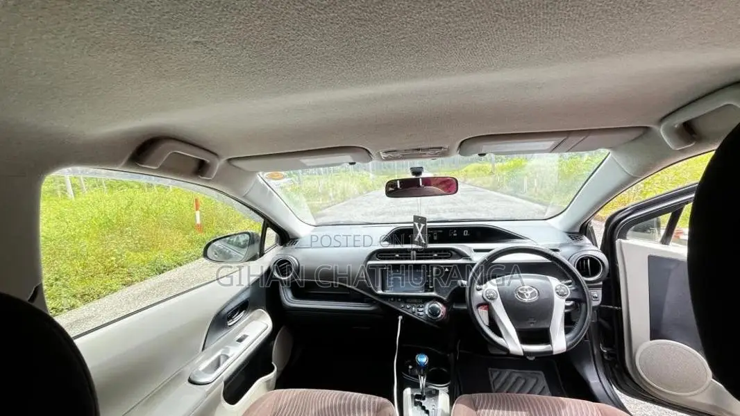 Toyota Aqua 2015 Car (Used)