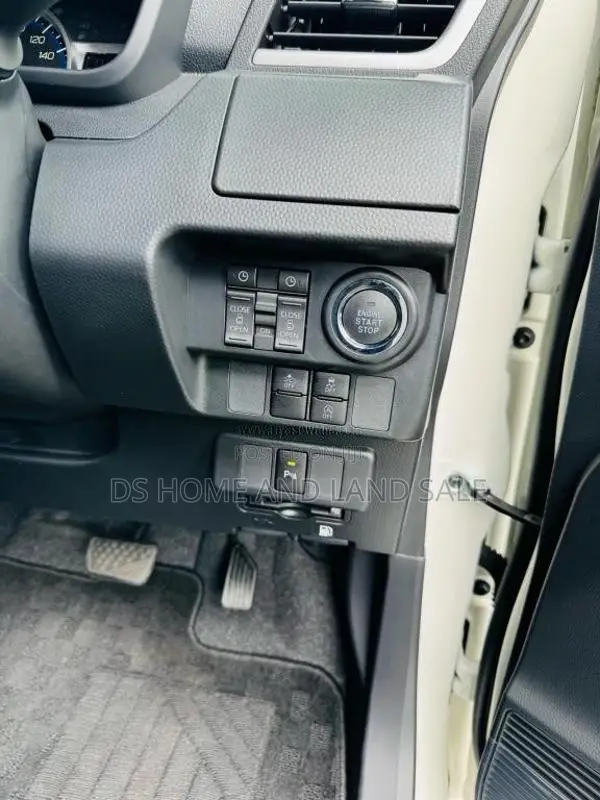 Toyota Roomy Custome G 2024 Car Brand New