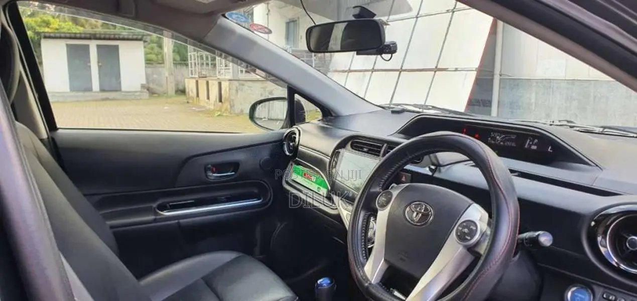 Toyota Aqua G Grade 2015 Car (Used)