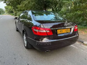 Mercedes-Benz W212 E200 2010 Car (Used)