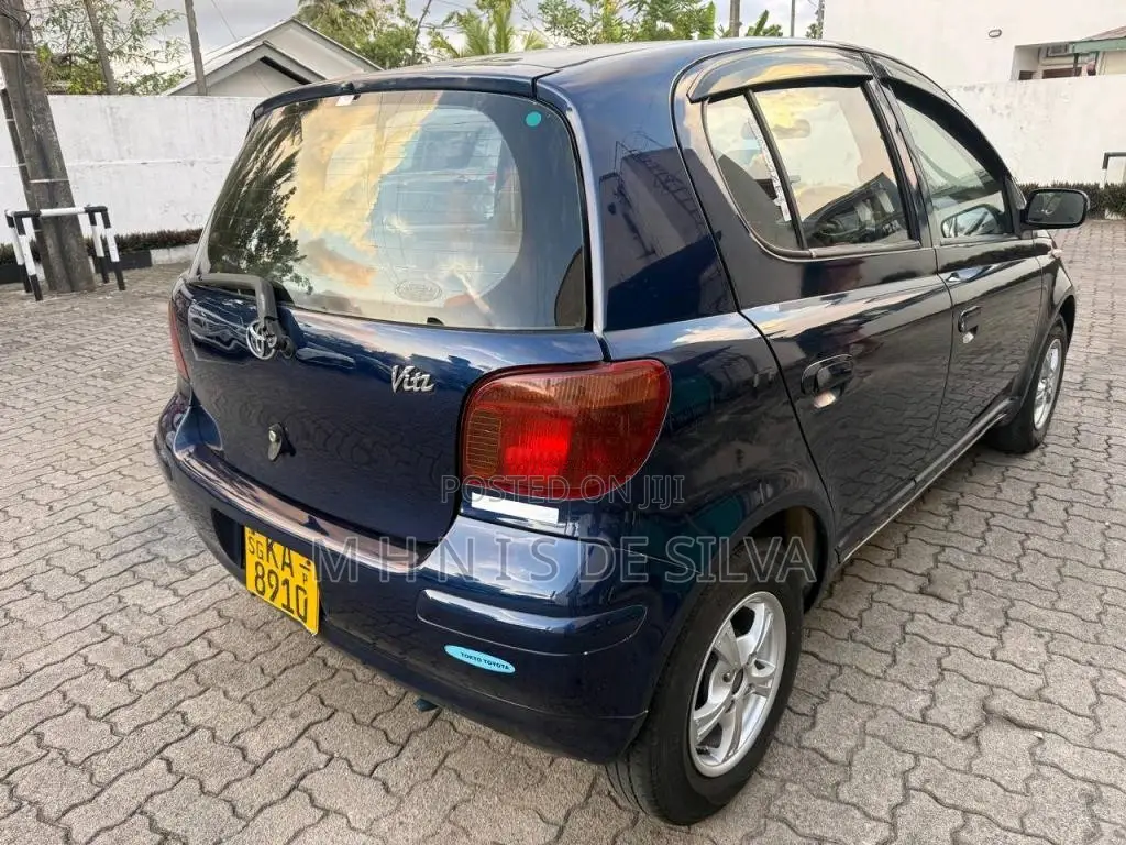 Toyota Vitz 2003 Car (Used)