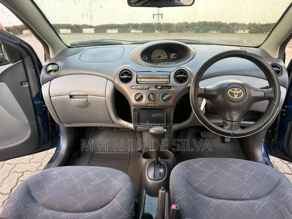 Toyota Vitz 2003 Car (Used)