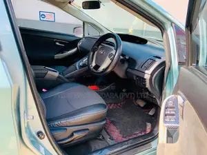 Toyota Prius 2015 Car (Used)