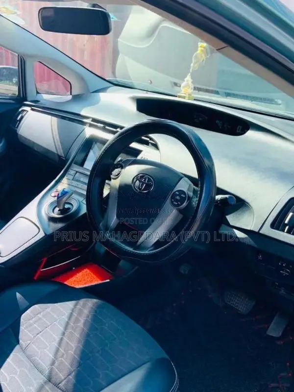 Toyota Prius 2015 Car (Used)