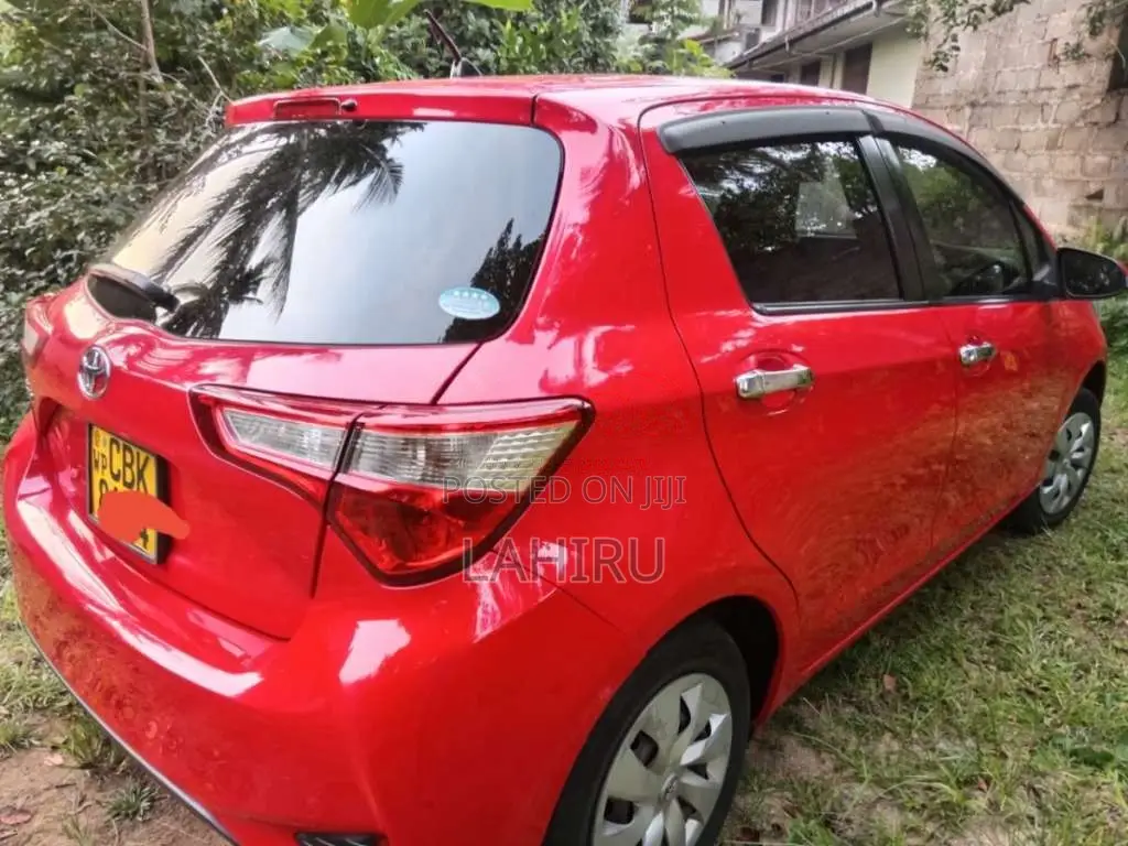 Toyota Vitz 2018 Car (Used)