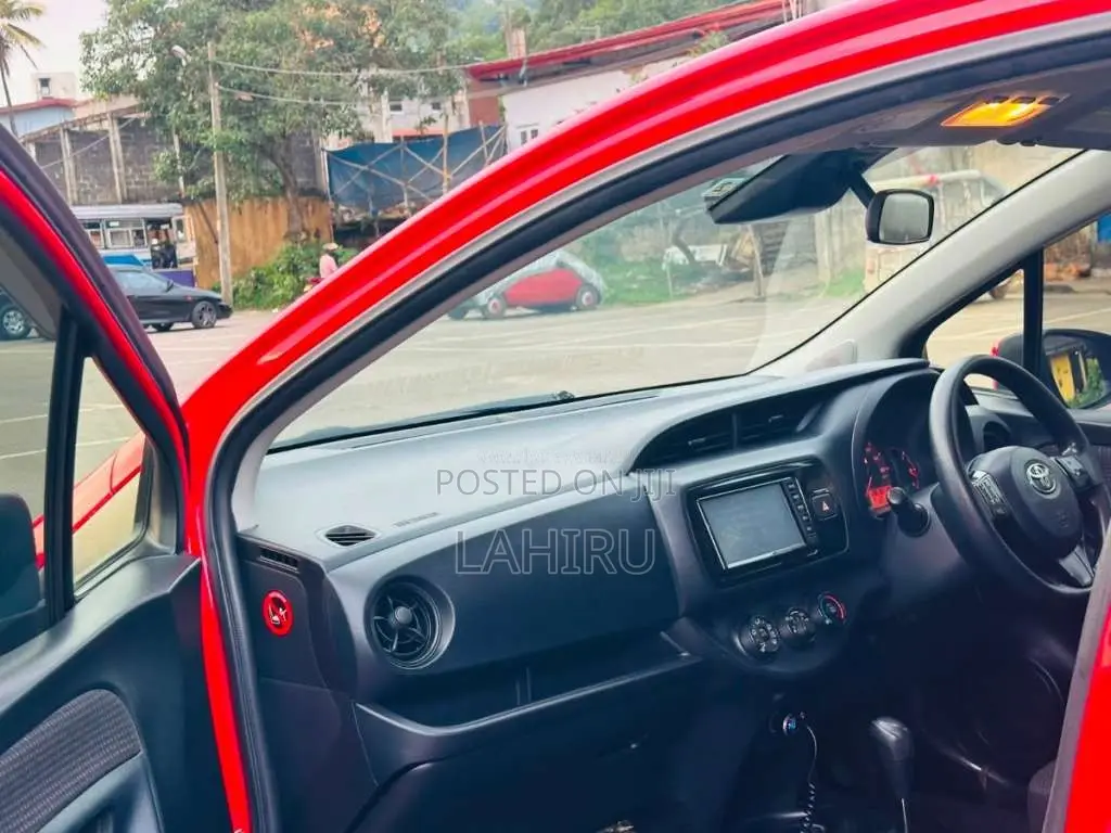 Toyota Vitz 2018 Car (Used)