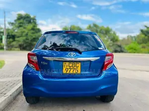 Toyota Vitz 2015 Car (Used)