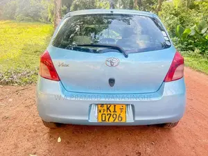 Toyota Vitz 2005 Car (Used)