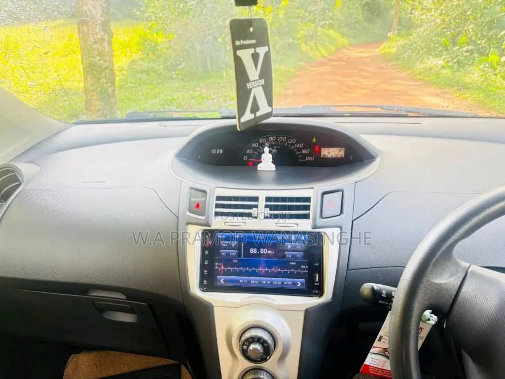 Toyota Vitz 2005 Car (Used)
