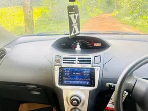 Toyota Vitz 2005 Car (Used)