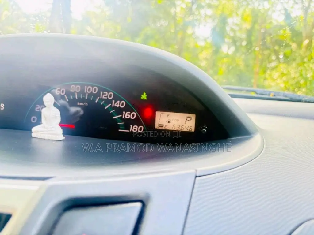 Toyota Vitz 2005 Car (Used)