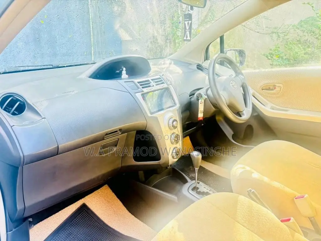 Toyota Vitz 2005 Car (Used)